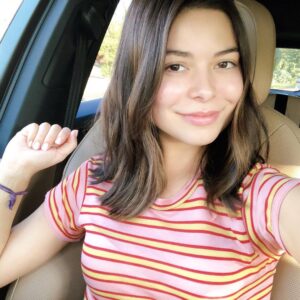 Miranda Cosgrove Instagram - New summer cut. Thanks @michaelhair