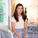 Miranda Cosgrove Instagram - Hope everyone is having a good week! ⚡️💘🦋 Los Angeles, California