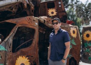 Misha Collins Instagram - Cars destroyed by Russian shelling. Sunflowers are a symbol of hope. 

https://donorbox.org/collins_demining
LINK IN BIO