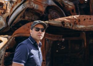 Misha Collins Instagram - Cars destroyed by Russian shelling. Sunflowers are a symbol of hope. 

https://donorbox.org/collins_demining
LINK IN BIO