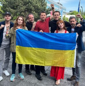 Misha Collins Instagram - поточний настрій. 💙💛