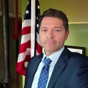Misha Collins Instagram - Interning at the White House 25 years ago, I became disillusioned. At the time, I knew that I no longer wanted to go into politics, but that I still wanted to wield outsized power, be the center of attention, and get to wear makeup to work. I soon discovered that the only path forward for me was that of an actor. Somehow, worlds have collided and I am now being paid to act like a politician. #CWGothamKnights Tuesday at 9/8C!