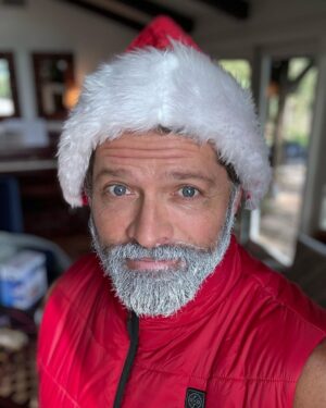 Misha Collins Instagram - We celebrate Christmas in my house. Whether you do Christmas or Chanukah or Ramadan or Diwali or anything else or nothing at all, I wish you a happy end of 2023 and an even happier new year! 

#happyholidays #happynewyear #spnfamily