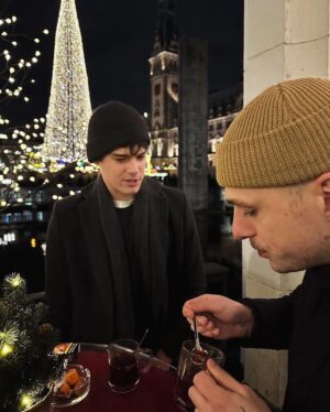 Mitchell Hope Instagram - First is Glühwein at Hamburg Christmas Market
Second is vid in Amsterdam I forgot to put up before

im very very cultured and smart