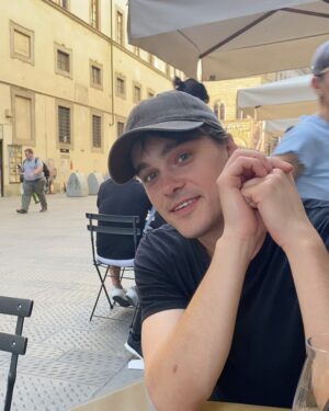Mitchell Hope Instagram - Hey guys I left a light brown hat in a taxi the other day and was wondering if someone knew it’s whereabouts. It’s completely single tone, with no visible markings and I can’t remember the taxi or drop off location xx
