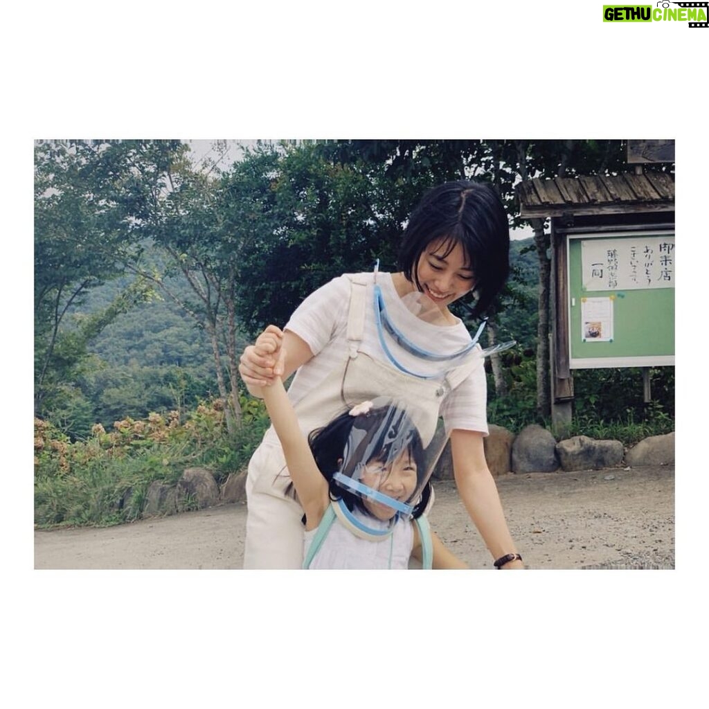 Mitsuki Takahata Instagram - 不機嫌ひなたが可愛すぎてパシャリ。﻿ ﻿ そりゃあ、﻿ 生きてりゃそんな日もあるよねぇ☺️ ﻿ ﻿ 本日21時。第2話。ぜひに。﻿ ﻿ ﻿ #にじいろカルテ ﻿ #film