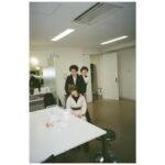 Mitsuki Takahata Instagram - ✨ 連日の本番で身体カチコチの私。 の肩を揉んでくれる 成ちゃん。 の肩を揉んでくれる 星ちゃん。笑 優しさ☺️ #宝飾時計のおもひで #優しさムカデ人間