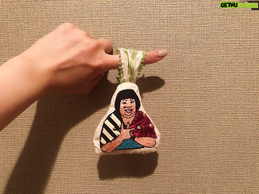 Mitsuki Takahata Instagram - 大好きな友人の﻿ 渾身の寄り目ポーズを刺繍。﻿ ﻿ 最後は綿入れてマスコットに。﻿ ﻿ ﻿ 3日かかった。笑﻿ ﻿ ﻿ #手刺繍 ﻿ #stayhome時間使い方迷子﻿ ﻿ 😂﻿ ﻿ ﻿ ﻿ ﻿ ﻿