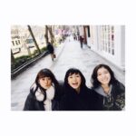 Mitsuki Takahata Instagram - 左から﻿ ミミ、喪服ちゃん、パーカーちゃん。﻿ ﻿ ﻿ うしろは、、、えっと。。笑﻿ ﻿ ﻿ ﻿ #問題のあるレストラン﻿ #胸熱な再集結﻿ #at日本アカデミー賞 #with三谷監督﻿ ﻿ ﻿ カメラマンはまさかの﻿ 通りすがりの是枝監督。笑﻿ ☺️☺️☺️☺️