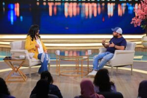Mohamed Abdel Rahman Instagram - استنوني في حلقة من القلب من غير عياط ضحك بس 
في معكم منى الشاذلي  يوم الخميس الساعة ٩ مساء
يا بركة دعاكي ياما 🤣🤣
#محمد_عبدالرحمن #الدعوة_عامة