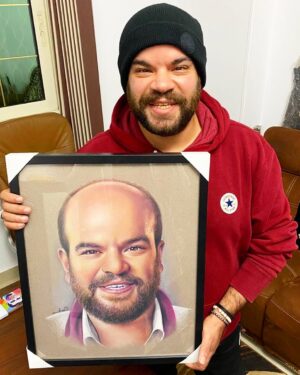 Mohamed Abdel Rahman Instagram - وصلتني الرسمة الجميلة دي من الفنانة المبدعة @hebaahmedibrahem شكراً من كل قلبي على مجهودك الهايل 👏🏻❤️❤️
وعايز أشكر كل الناس الجميلة اللي بتعملي رسمة او فيديو او ديزين محبتكم ودعمكم هما اللي بيخلوني ابذل كل جهدي ف شغلي عشان ابسطكم ❤️❤️