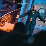 Mohamed Abdel Rahman Instagram - الحمد لله.. مبسوط جداً ب استقبالكم العظيم إمبارح لافتتاح مسرحية #هابي_نيو_يير_بالعربي مستنينكم الجمعة ١٥ يناير 🎉❤️ على مسرح Cairo Show (ماركيي) كايرو فستيفال سيتي - التجمع الخامس. للحجز👈🏻 https://cutt.ly/YhLy0Bk أو اتصل على 16826 العرض يبدأ 9:00 مساءً
