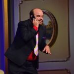 Mohamed Abdel Rahman Instagram - الحمد لله.. مبسوط جداً ب استقبالكم العظيم إمبارح لافتتاح مسرحية #هابي_نيو_يير_بالعربي مستنينكم الجمعة ١٥ يناير 🎉❤️ على مسرح Cairo Show (ماركيي) كايرو فستيفال سيتي - التجمع الخامس. للحجز👈🏻 https://cutt.ly/YhLy0Bk أو اتصل على 16826 العرض يبدأ 9:00 مساءً