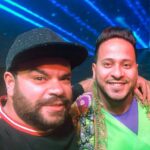 Mohamed Abdel Rahman Instagram - اتشرفت واتبسطت جداً بحضور مسرحية #علاء_الدين للنجم الكبير #أحمد_عز وكل النجوم كريم وثروت وجمعه وعم سامي وتارا وهشام الحبايب المشاركين ف المسرحية والمنتج والمخرج الكبير مجدي الهواري.. شكراً على حسن استقبالكم بجد كان يوم حلو ❤️❤️