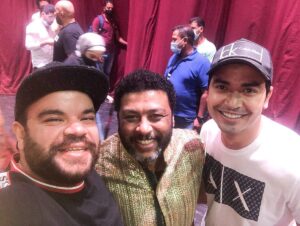 Mohamed Abdel Rahman Instagram - اتشرفت واتبسطت جداً بحضور مسرحية #علاء_الدين للنجم الكبير #أحمد_عز وكل النجوم كريم وثروت وجمعه وعم سامي وتارا وهشام الحبايب المشاركين ف المسرحية والمنتج والمخرج الكبير  مجدي الهواري.. شكراً على حسن استقبالكم بجد كان يوم حلو ❤️❤️