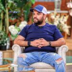 Mohamed Abdel Rahman Instagram - استنوني في حلقة من القلب من غير عياط ضحك بس في معكم منى الشاذلي يوم الخميس الساعة ٩ مساء يا بركة دعاكي ياما 🤣🤣 #محمد_عبدالرحمن #الدعوة_عامة