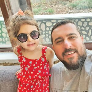 Mohsen Kiaei Instagram - بوی بهار می شنوم
از صدای تو
نازکتر از گل است
گل ِ گونه های تو