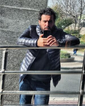 Mohsen Kiaei Instagram - هر چقدر که سطح  آگاهیت بالا میره،متوجه میشی که دیگه اون آدم سابق نیستی،چیزای که قبلا تحملشون میکردی،حالا برات غیر قابل تحمل شدن،جاهایی که قبلا ساکت بودی،حالا حقیقت رو بیان میکنی،جاهایی که قبلا بحث میکردی و درگیر میشدی ،الان سکوت میکنی،تو شروع به درک ارزش خودت کردی و این رو دیگه میدونی که هر چیزی شایسته وقت،انرژی و تمرکز تو نیست.
#زن_زندگی_آزادی
