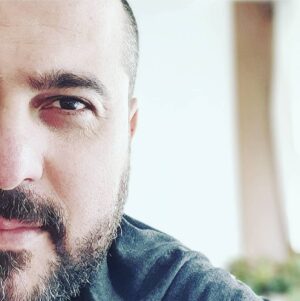 Mohsen Kiaei Instagram - تو چه دانی که پس ِ هر نگهِ ساده من 
چه جنونی  چه نیازی  چه غمی است