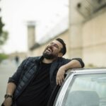 Mohsen Kiaei Instagram - 🎬 فیلمبرداری «نگهبان شب» بعد از کاهش شیوع کرونا ادامه می‌ یابد . فیلمبرداری فیلم جدید سید رضا میرکریمی با عنوان #نگهبان_شب که از زمستان سال گذشته آغاز شده بود، به دلیل گسترش بیماری کرونا موقتا متوقف شده و بعد از کاهش بیماری در جامعه ادامه می‌یابد. . به گزارش مشاور رسانه‌ای پروژه، فیلم سینمایی «نگهبان شب» به نویسندگی مشترک رضا میرکریمی و محمد داوودی و کارگردانی و تهیه‌کنندگی رضا میرکریمی در زمستان سال گذشته آغاز شد و بر اساس برنامه‌ریزی‌های انجام شده بیش از دو هفته دیگر از فیلمبرداری باقی مانده است. . به دلیل گسترش شدید بیماری کرونا و بنا بر دستور ابلاغ شده توسط سازمان سینمایی و سمعی بصری وزارت فرهنگ و ارشاد اسلامی، فیلمبرداری این اثر سینمایی موقتا متوقف شده که بعد از فروکش کردن نسبی بیماری و با صدور مجوز توسط سازمان سینمایی ادامه خواهد یافت. . نقش‌آفرینی محسن کیایی در این فیلم به تازگی پایان یافته و حضور سایر بازیگران در مقابل دوربین همچنان ادامه دارد. میرکریمی که تعدادی از بازیگران فیلم جدیدش را در پی انتشار فراخوان انتخاب کرده است، با این اثر نیز مانند ساخته‌های قبلی خود چند چهره تازه به سینمای ایران معرفی خواهد کرد. . محسن کیایی، تورج الوند، لاله مرزبان، علی اکبر اصانلو، صفورا خوش طینت، فهیمه هرمزی، زهرا اسلامی، پرهام غلاملو، محمدصادق ملک، علی غابشی، مهراد اکبرآبادی، ایمان سلگی، نوید بانی با حضور افتخاری ویشکا آسایش و کیومرث پوراحمد جمع بازیگران «نگهبان شب» را تشکیل می‌دهند. . عوامل این فیلم نیز عبارتند از: تهیه کننده و کارگردان: رضا میرکریمی، نویسندگان: رضا میرکریمی و محمد داودی بر اساس طرحی از رضا میرکریمی، مدیر فیلمبرداری: مرتضا هدایی، مجری طرح و مدیر تولید: محمدصادق میرکریمی، برنامه ریز و دستیار اول کارگردان: محمد عسگری، طراح چهره پردازي: محمود دهقانی، صدابردار: سعید بجنوردی، طراحی و ترکیب صدا: امیر حسین قاسمی، تدوین: رضا میرکریمی، طراح صحنه: سعید حسنلو، طراح لباس: زهرا صمدی، منشی صحنه: محمود نجفی، مدیر تبلیغات: میثم میرزائی، آریان امیرخان، مدیر تدارکات: محمد مجتهدی، عکاس: حافظ احمدی، فیلمبردار پشت صحنه: فاطمه تقوی و جلوه‌های ویژه رایانه‌ای: محمد برادران. . @mirkarimi.reza @mirkarimisadegh