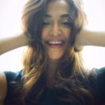 Monali Thakur Instagram - Hola..🩵 . . #monali #monalithakur #goodmorning #halo #softlight #candidphotography #justlikethat
