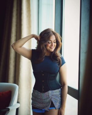 Monali Thakur Instagram - Another one 🧡🌸🤍🧚🏻‍♀️..
.
.
#monali #monalithakur #layered #poser #photoshoot #lens