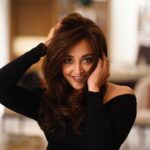 Monali Thakur Instagram - Few more ♥️🤍🌸🧚🏻‍♀️.. . . #monali #monalithakur #posing #candid #joy #love #indiadiaries