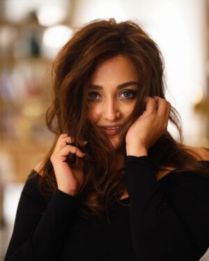 Monali Thakur Instagram - Few more ♥️🤍🌸🧚🏻‍♀️..
.
.
#monali #monalithakur #posing #candid #joy #love #indiadiaries