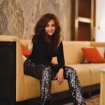Monali Thakur Instagram - Pick your favourite 🧡🤍🧚🏻‍♀️🌸.. . . #monali #monalithakur #shots #balenciaga #night #photoshoot #lookoftheday . @anjanavaphotos