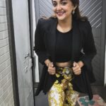 Monali Thakur Instagram - Ji..🌸🧚🏻‍♀️🙏🏻🤍👑.. . . #monali #monalilive #adrenalin #versace #night #indiatour #november #2023 #delhi