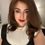 Monali Thakur Instagram - Pre gig photo dump 🌸🤍🧚🏻‍♀️♥️🌺.. . . #monali #monalithakur #monalilive #redlips #love #selfietime #cheers
