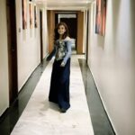 Monali Thakur Instagram - Green room moments! 🌺🌸♥️🤍🪔🧚🏻‍♀️💥✨🥰💥.. . . #monali #monalithakur #aboutlastnight #monalilive #diwali #celebrations #india #tour #diaries #love #always
