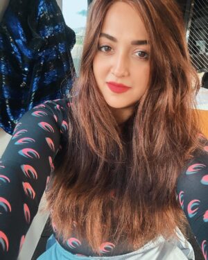 Monali Thakur Instagram - Selfie photo dumping time.. train mein wellapanti! ..
.
.
#monali #monalithakur #europe #travelgram #goodlife #purposeful #life #motivated #balanced #stable #strong #mind #iknowwhatiwant #dontwant #maggots 🌸🧚🏻‍♀️🤍
