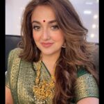 Monali Thakur Instagram - Something happy happy is brewing up for this Pujo..🤍🌸🧚🏻‍♀️.. . . #monali #monalithakur #indiandiaries #indianavatar #shoot #festivals