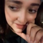 Monali Thakur Instagram - Phone ka microphone gaya..🥺.. hence kindly ignore distortions..☹️.. one of my favorite Indian melodies… 🌸🧚🏻‍♀️ good morning people! . . #monali #monalithakur #love #this #song #music #heals #soulfood #rdburman #magic #before #workout #singing #mood