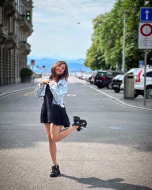 Monali Thakur Instagram - Well Helloooo Summer!! 🌸🧚🏻‍♀️🌞..
.
.
#monali #monalithakur #swiss #summer #likeatourist #forachange #tiny #vacay