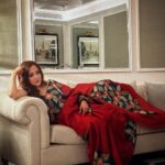 Monali Thakur Instagram - 🤍🧚🏻‍♀️🌸… observing!.. . . . #monali #monalithakur #calm #anchored #indian #avatar #photoshoot #bts