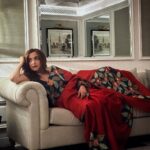 Monali Thakur Instagram - 🤍🧚🏻‍♀️🌸… observing!.. . . . #monali #monalithakur #calm #anchored #indian #avatar #photoshoot #bts