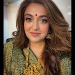 Monali Thakur Instagram - Something happy happy is brewing up for this Pujo..🤍🌸🧚🏻‍♀️.. . . #monali #monalithakur #indiandiaries #indianavatar #shoot #festivals