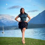 Monali Thakur Instagram - Sunset yesterday..🌸🤍🧚🏻‍♀️🌞.. . . #monali #monalithakur #swiss #sunset #lake #relax #chill #breathe #weekend #love