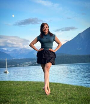 Monali Thakur Instagram - Sunset yesterday..🌸🤍🧚🏻‍♀️🌞..
.
.
#monali #monalithakur #swiss #sunset #lake #relax #chill #breathe #weekend #love