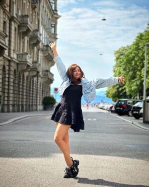 Monali Thakur Instagram - Well Helloooo Summer!! 🌸🧚🏻‍♀️🌞..
.
.
#monali #monalithakur #swiss #summer #likeatourist #forachange #tiny #vacay