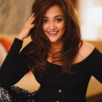 Monali Thakur Instagram - Pick your favourite 🧡🤍🧚🏻‍♀️🌸.. . . #monali #monalithakur #shots #balenciaga #night #photoshoot #lookoftheday . @anjanavaphotos
