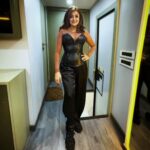 Monali Thakur Instagram - Before n After from last night! Pre gig, Post gig..😋🤓🧚🏻‍♀️🌸.. #monali #monalithakur #mumbai #livemusic #balenciaga #agentprovocateur #adrenalin #fashion #power #music #purelove #blessed