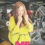 Monali Thakur Instagram - Can’t stop, won’t stop.. doing it the right way.. slow and steady! 🌸🧚🏻‍♀️🙏🏻❄️… . . #monali #monalithakur #power #fitness #goals #squat #queen #indiadiaries #workout #lover @resetlifeindia