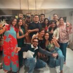 Monali Thakur Instagram - Love this one! 🥰🌸.. . . @siddharthgarima @itsmonikapanwar @soham_majumdar_ @shreyaspuranikofficial @dopanirbanchatterjee . . #monali #monalithakur #team #dukaan #happy #picoftheday #special #journey #long #pending #party #celebrating #cinema #life #music #art #craft #beautiful #minds