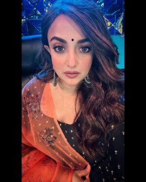 Monali Thakur Instagram - 🧡..
.
.
#monalithakur #monali #indianmusic #realityshow #hectic #indiadiaries