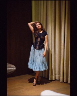 Monali Thakur Instagram - 🩷..
.
.
#monali #monalithakur #indiadiaries #bliss #photos #candid #pre #gig #corset #days