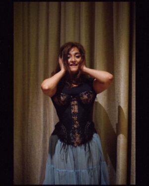 Monali Thakur Instagram - 🩷..
.
.
#monali #monalithakur #indiadiaries #bliss #photos #candid #pre #gig #corset #days