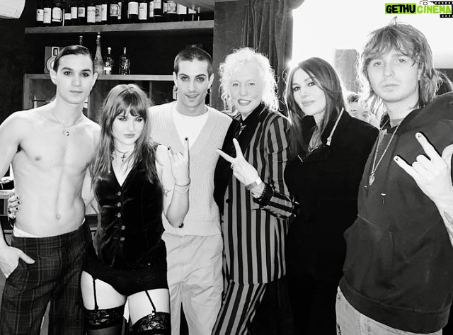 Monica Bellucci Instagram - ❤Backstage with @maneskinofficial and @ellenvonunwerth Thank you Maneskin for this magic concert last night @casinodeparis_officiel Once again their music is a rainbow for our heart… @europe2 @nylonfrance #maneskin#ellenvonunwerth#monicabellucci#casinodeparis#concert#music#love